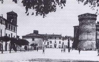 fotopiazzaXXVIIIottobre1.jpg (27495 byte)